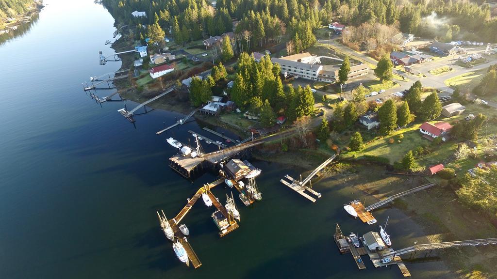 The Bamfield Motel Salmon Beach Екстериор снимка