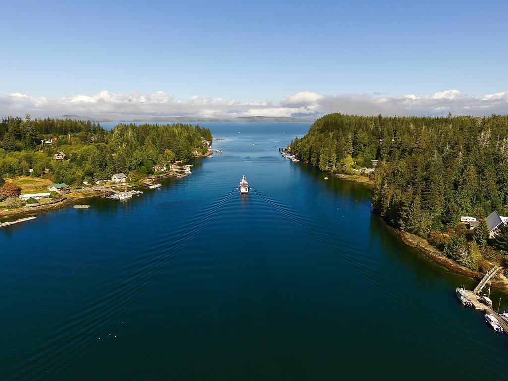 The Bamfield Motel Salmon Beach Екстериор снимка