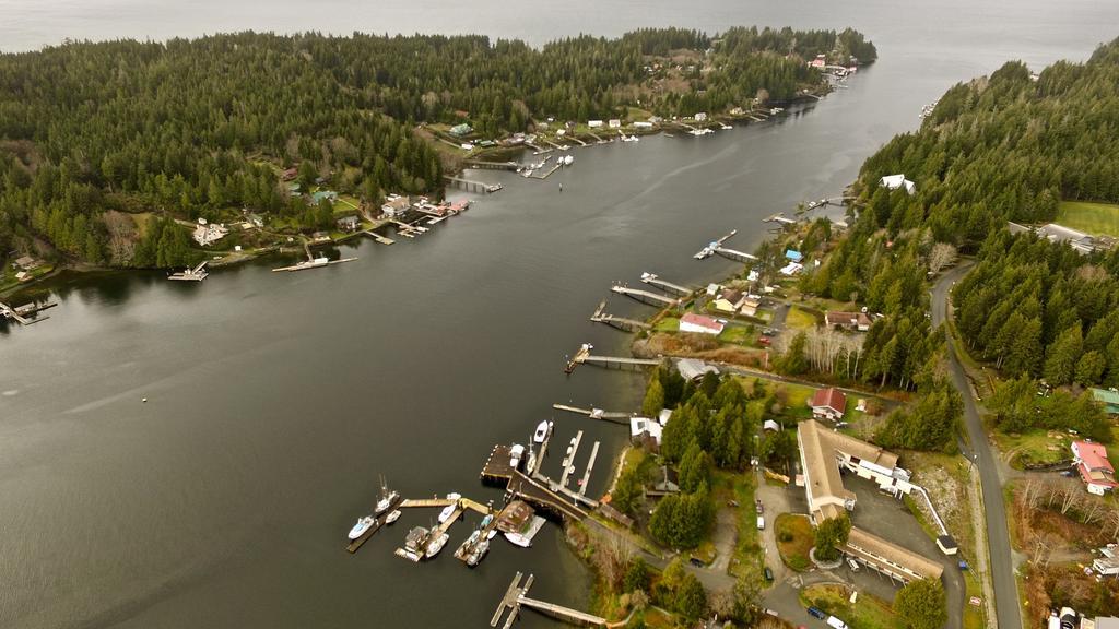The Bamfield Motel Salmon Beach Екстериор снимка