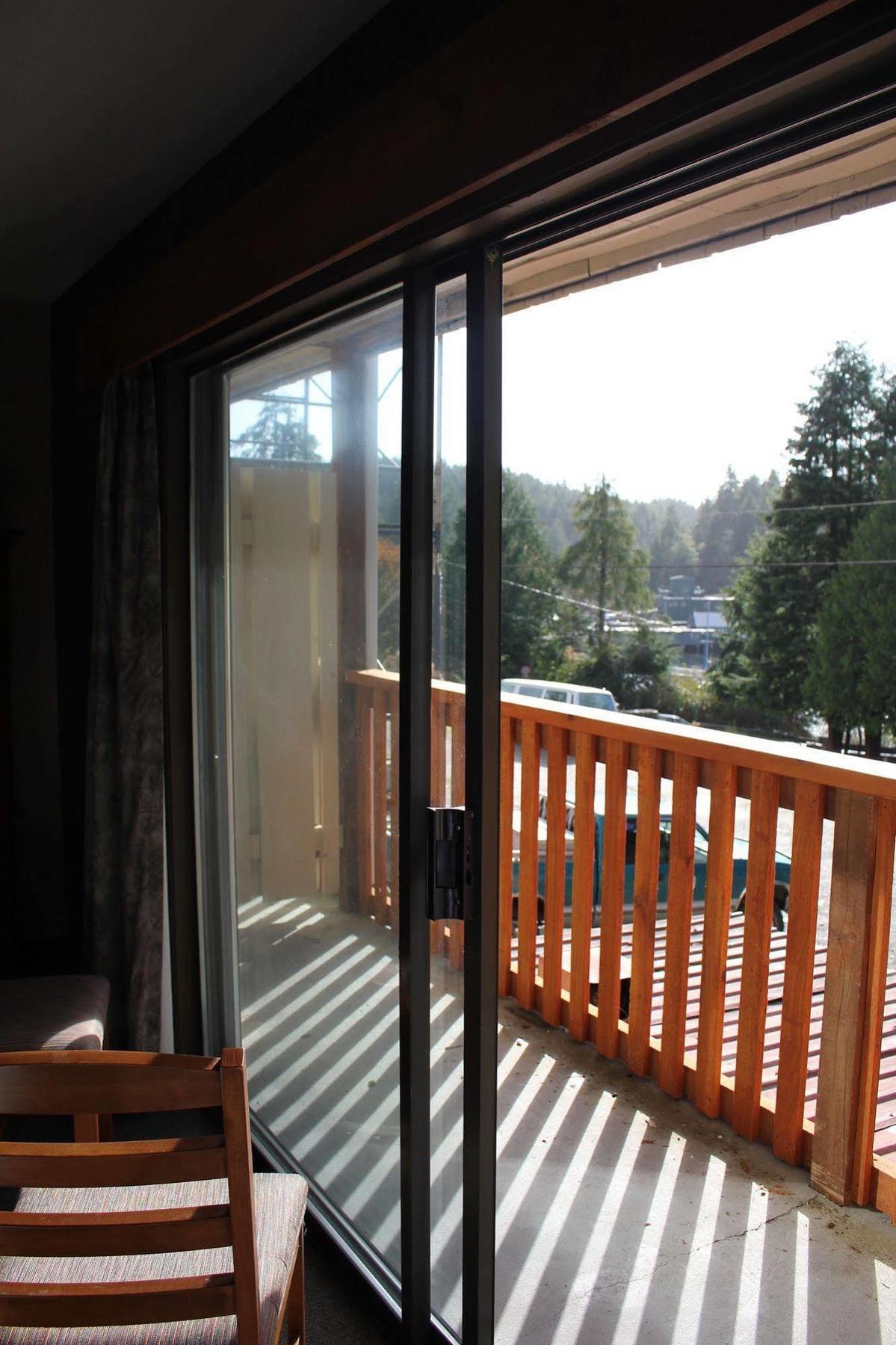 The Bamfield Motel Salmon Beach Екстериор снимка